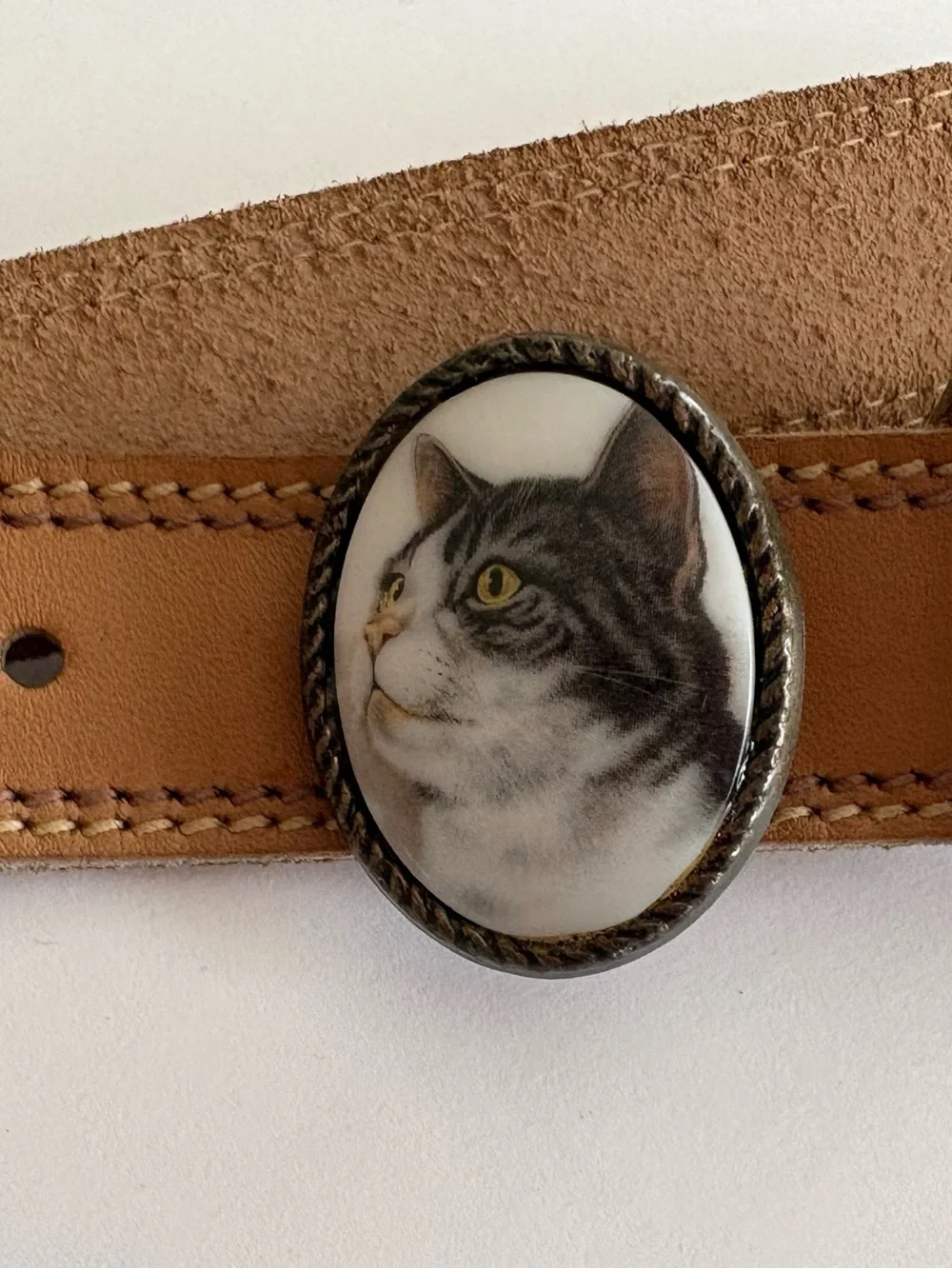 Vintage 32” Rawhide Tan Leather Belt with Cat Broach Belt Buckle EXCELLENT